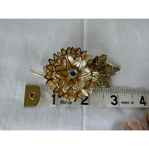 Vintage CORO Plique A Jour Flower Heart Filled Brooch Pin AB Center Gold Tone - Picture 6 of 6